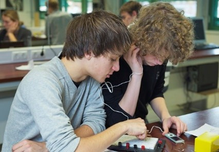 Middelbare scholieren gaan aan de slag met Digitale Technologie
